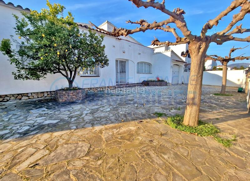 Foto cb357b82-e39a-42bd-9b55-4be40a0de2e6. Maison avec parking piscine dans Tordera - Fluvià - Llobregat Empuriabrava