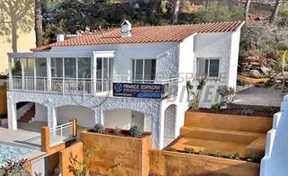 Casa a Puig Rom-Canyelles-Almadrava. Villa rénové vue mer/montagnes, piscine et garage, expo sud-oues