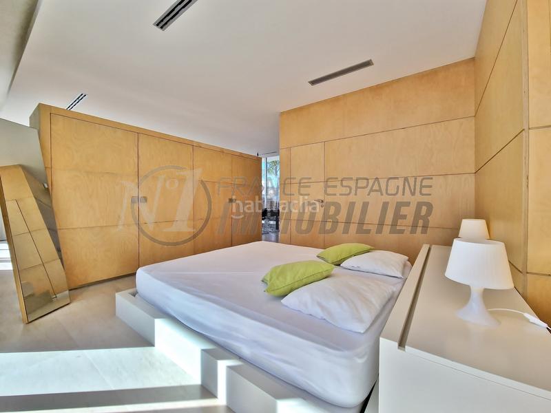 Foto 10d391f8-6413-4995-9664-b5628e6a3320. Casa unique ! villa plain-pied style loft, amarre 22m sur grand canal + garage bateau expo sud-ouest en Empuriabrava