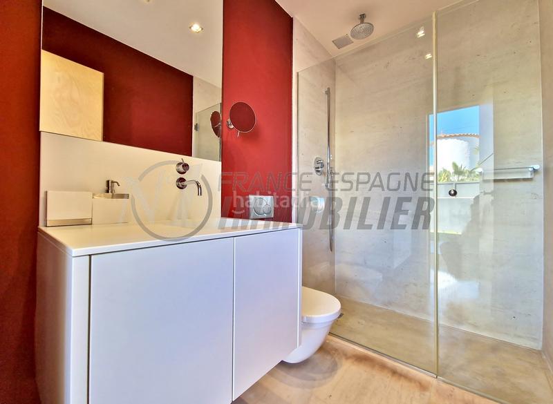 Foto 6617f860-6b68-4f00-8b32-7284a2010c5a. Casa unique ! villa plain-pied style loft, amarre 22m sur grand canal + garage bateau expo sud-ouest en Empuriabrava