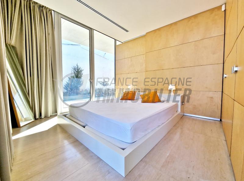 Foto 90f14deb-ff18-4fbf-9472-49e833b1989a. Casa unique ! villa plain-pied style loft, amarre 22m sur grand canal + garage bateau expo sud-ouest en Empuriabrava