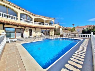 Casa en Nord. Exclusivité roses – villa vue mer, piscine, garage, grand terrai