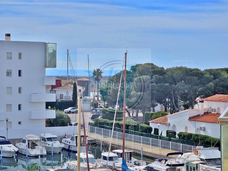 Foto 737d91d8-dd4f-41db-a59c-34f47ce54b6b. Piso appt belle vue marina, parking et cave privés en Roses