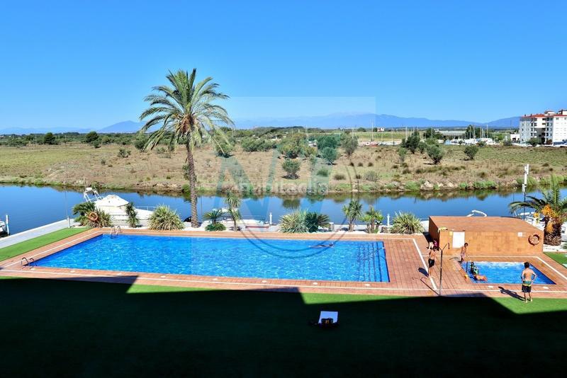 Foto dbb5fa2b-1355-4949-b697-a14f5b59477f. Piso appt belle vue marina, parking et cave privés en Roses