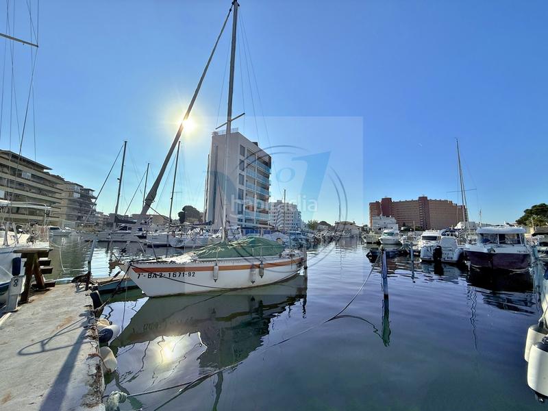 Foto 85a3818a-af0e-4df1-99fd-b3e555deb5ae. Piso appt vue marina, amarre voilier 8x3m, plage 500m en Roses