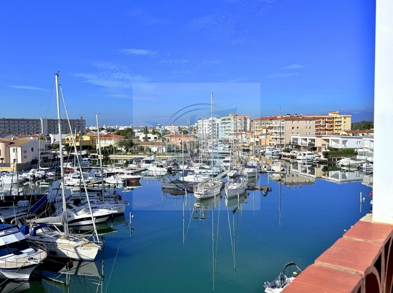 Foto cb393938-1942-43a5-87bb-b4869e373a96. Piso appt vue marina, amarre voilier 8x3m, plage 500m en Roses