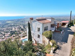 Maison à Nord. Spécial investisseur ! grande villa vue mer, piscine, garage
