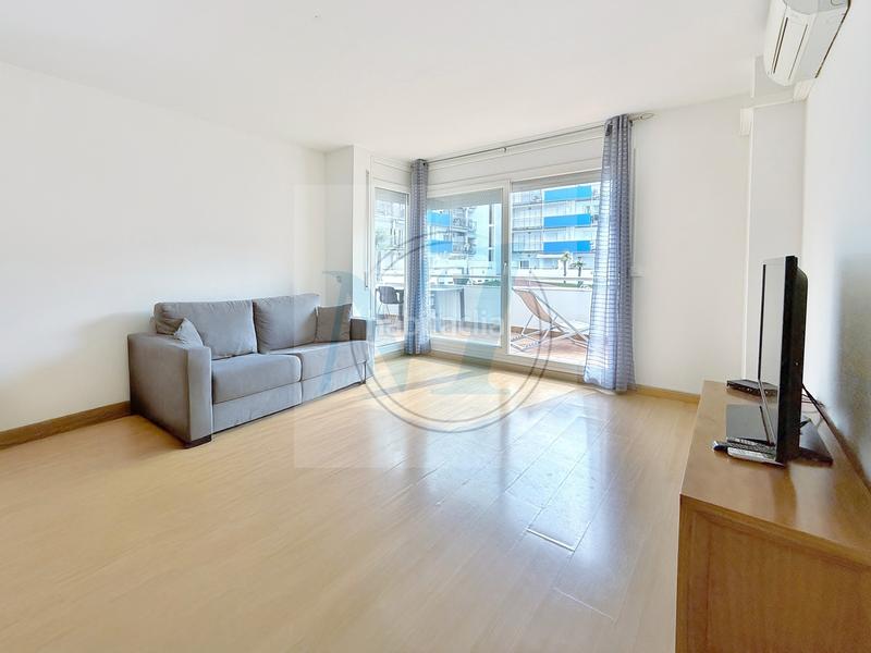 Foto c114647a-f3bd-492d-ac0f-d193b6c5e497. Piso appt tout équipé, grande terrasse, parking possible en Roses