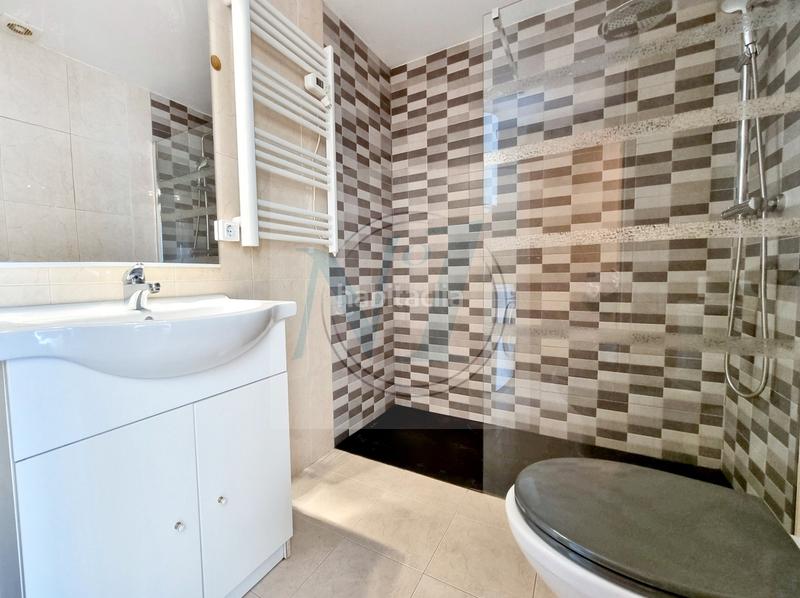 Foto fe10be12-aa7d-45ea-a846-40183aa2988e. Piso appt tout équipé, grande terrasse, parking possible en Roses