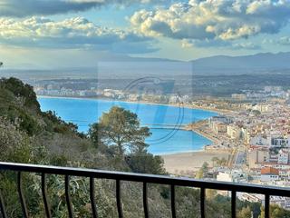 Pis a Puig Rom-Canyelles-Almadrava. Spacieux appt rénové, vue mer, parking privé