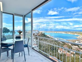 Pis a Puig Rom-Canyelles-Almadrava. Luxueux atico vue imprenable, garage privé
