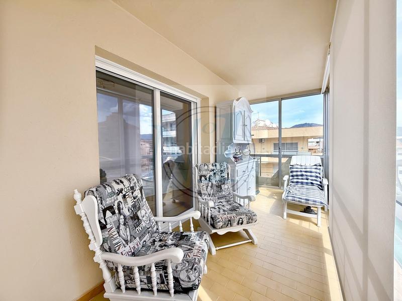 Foto 3f30ce28-e7a1-4fe3-bc47-72009b17755b. Apartamento rare ! appt 2 chambres, parking privé, plage 200m en Roses