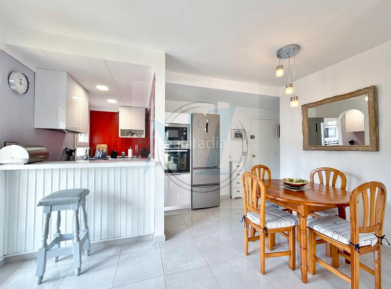 Foto 613ea45a-cf8e-431b-a998-66aa552d6c8f. Apartamento rare ! appt 2 chambres, parking privé, plage 200m en Roses