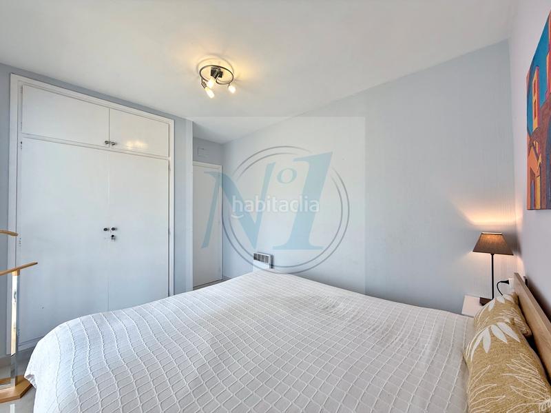 Foto d7b77146-f0d7-4590-bef1-b23f81d1b835. Apartamento rare ! appt 2 chambres, parking privé, plage 200m en Roses