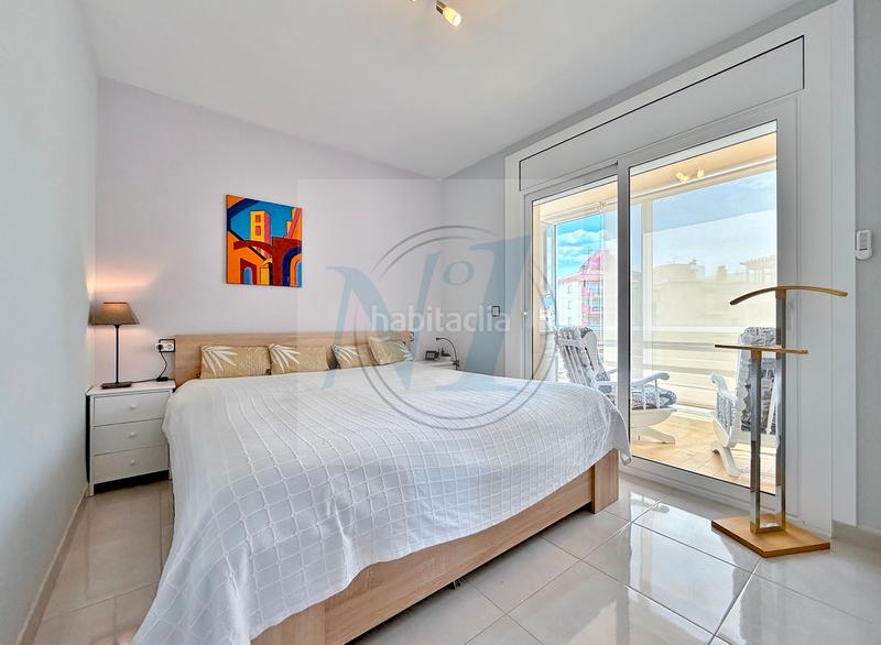 Foto f01294dd-a4f2-4f37-ac56-c855a276458b. Apartamento rare ! appt 2 chambres, parking privé, plage 200m en Roses