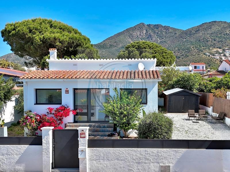 Foto 267c2192-e6a9-4d43-b386-31f446dc76fc. Maison avec parking dans Nord Roses