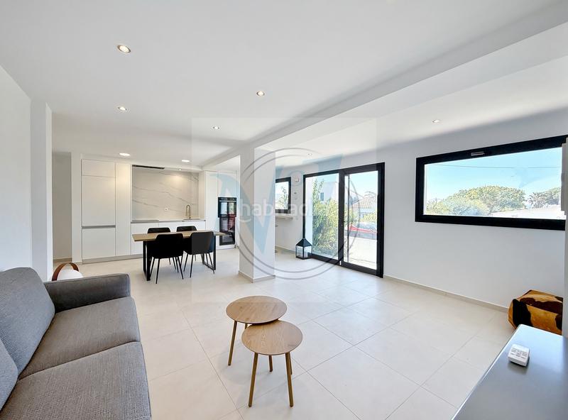 Foto b78b51fe-fa32-4e42-8353-bab05b6a721e. Maison avec parking dans Nord Roses