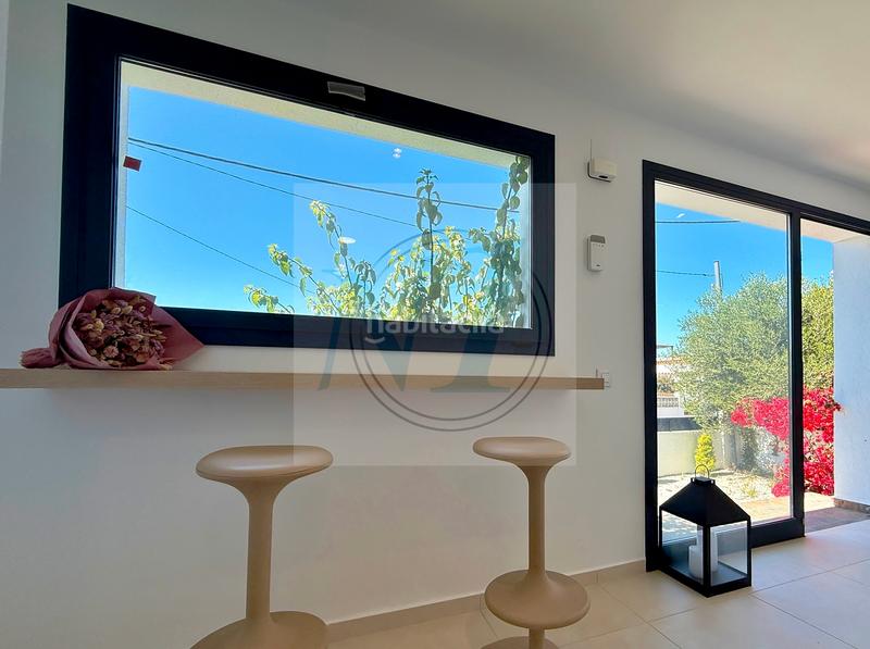 Foto bf0d544e-346b-427c-9fc4-a0acf8e01604. Maison avec parking dans Nord Roses