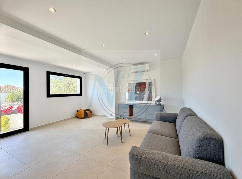 Foto c6579498-5171-4e6b-8cb0-570d171d3154. Maison avec parking dans Nord Roses