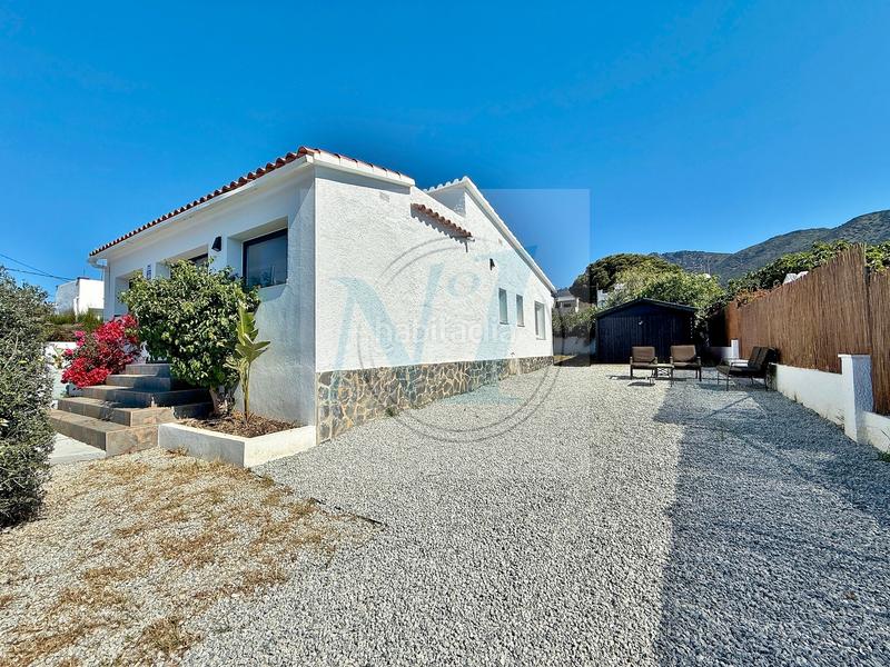 Foto c68fb8a6-04d8-46a0-878a-191c9336f112. Maison avec parking dans Nord Roses