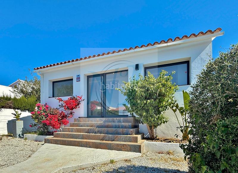 Foto f29de7e5-0cf0-494d-b738-014887cd7fc7. Maison avec parking dans Nord Roses