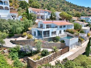 Casa a Nord. Magnifique villa vue mer, piscine, 3 garages, exposition sud