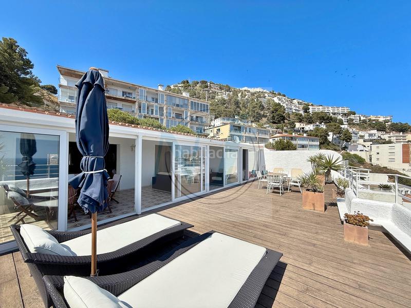 Foto 69080bdf-5879-42f3-a5f0-1bf5ab50bec2. Piso atico + solarium superbe vue mer 180°, 2ème ligne en Roses