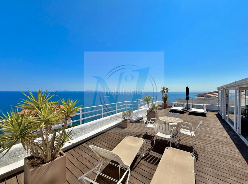Foto b22abc9b-46e4-4e02-ba82-85e7d898b7cc. Piso atico + solarium superbe vue mer 180°, 2ème ligne en Roses