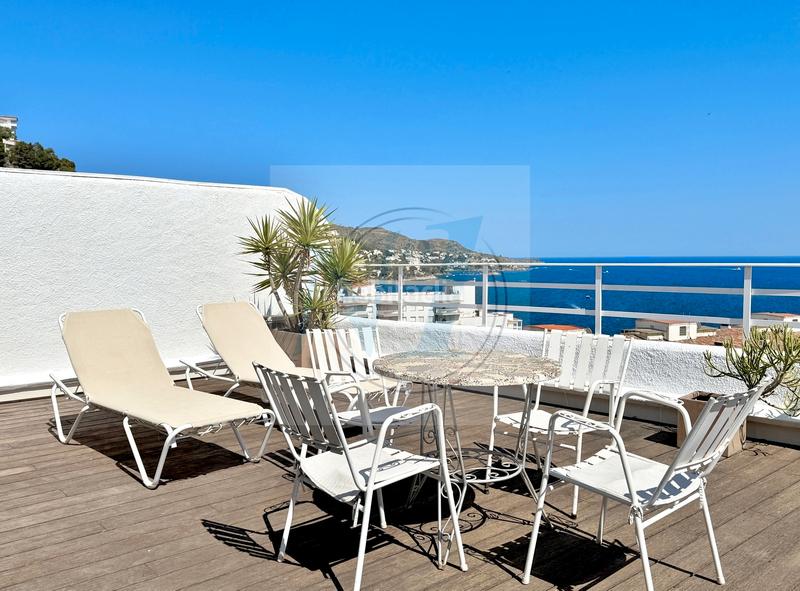Foto b9d43331-78a9-4889-96ef-1d04bbab0544. Piso atico + solarium superbe vue mer 180°, 2ème ligne en Roses