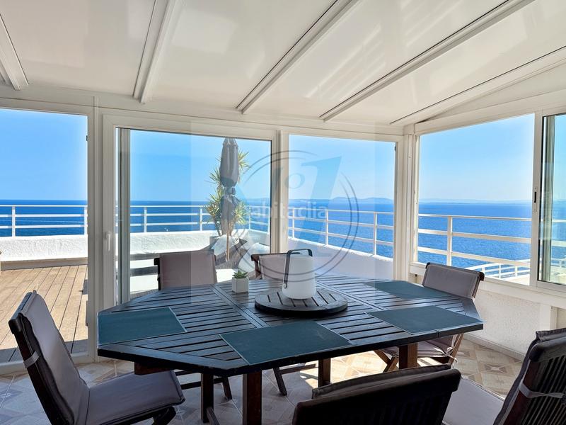 Foto c7656c27-34e7-49e0-a898-15bb41980434. Piso atico + solarium superbe vue mer 180°, 2ème ligne en Roses
