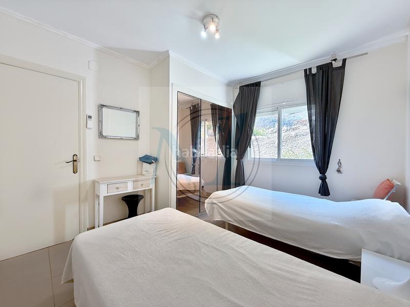 Foto f5a1b5b7-bfab-4f68-b7fe-9d214cdfef24. Piso atico + solarium superbe vue mer 180°, 2ème ligne en Roses