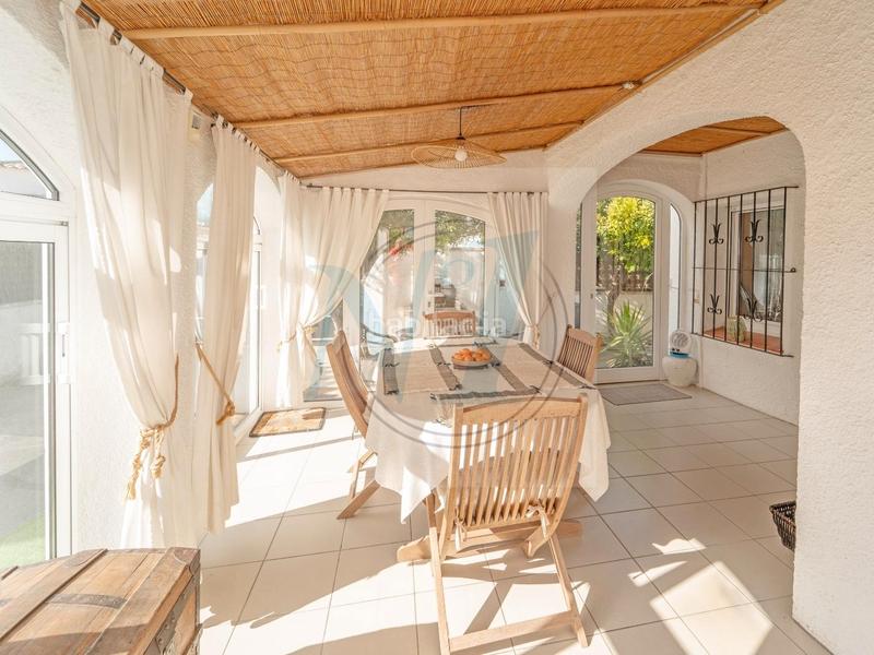 Foto 6787a051-00dd-4b4d-9285-10c307f4f31c. Casa rare ! jolie villa plain-pied, plage 300m en Empuriabrava