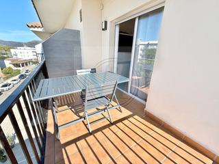 Appartement à Salatar. Bel appartement rénové, parking privé, plage 200m
