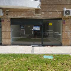 Lloguer Local Comercial  Avenida del descubrimiento. Local en avenida del descubrimiento 5