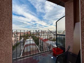 Piso  Avinguda de les corts catalanes. Piso alto, soleado, junto al metro y al tram