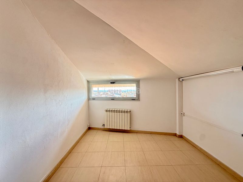 Foto cea1c75f-56c7-46f5-814f-b4e3dd7cb8ef. Dúplex amb calefacció aparcament a Segle XX Terrassa