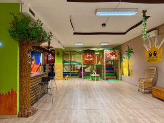 Geschäftsraum  Carrer de linné. Local con negocio rentable en marcha