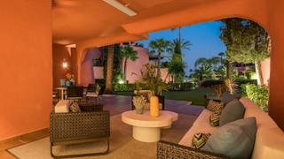 Appartement à Guadalmansa. Apartamento de lujo en primera línea de playa en estepona