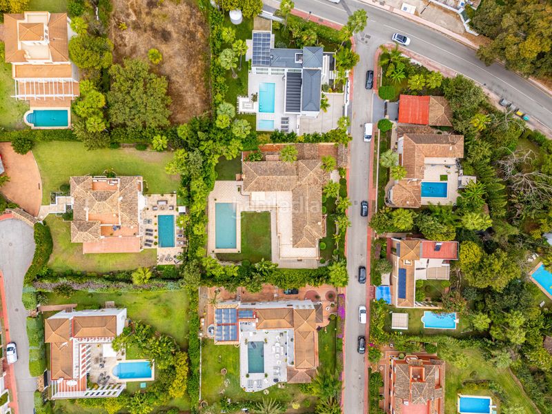 Foto 54213f96-34c1-40f9-912c-64b51915b562. Casa amb aparcament piscina a Las Brisas Marbella