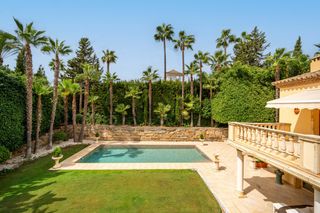 Casa en Las Brisas. Mansión de lujo en ubicación privilegiada de nueva andalucia