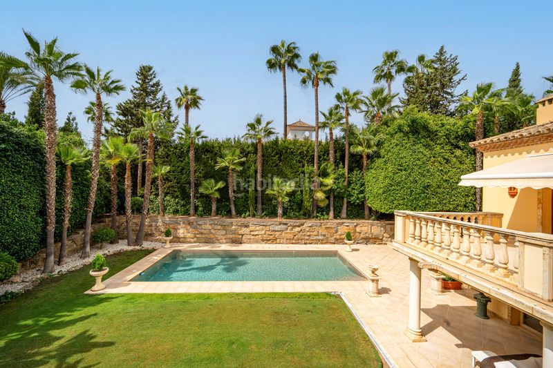 Foto 56dfb3ec-3137-49b7-ab73-255b3e582bec. Casa amb aparcament piscina a Las Brisas Marbella