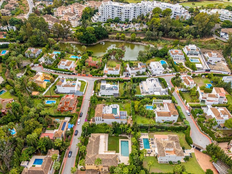Foto aace58f2-566b-41f9-abe0-b55a6466b738. Casa amb aparcament piscina a Las Brisas Marbella