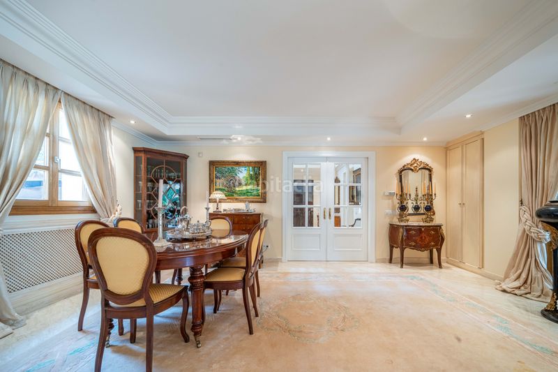 Foto c7d6bb3a-c985-4cd9-9b51-139c73ead3c2. Casa amb aparcament piscina a Las Brisas Marbella