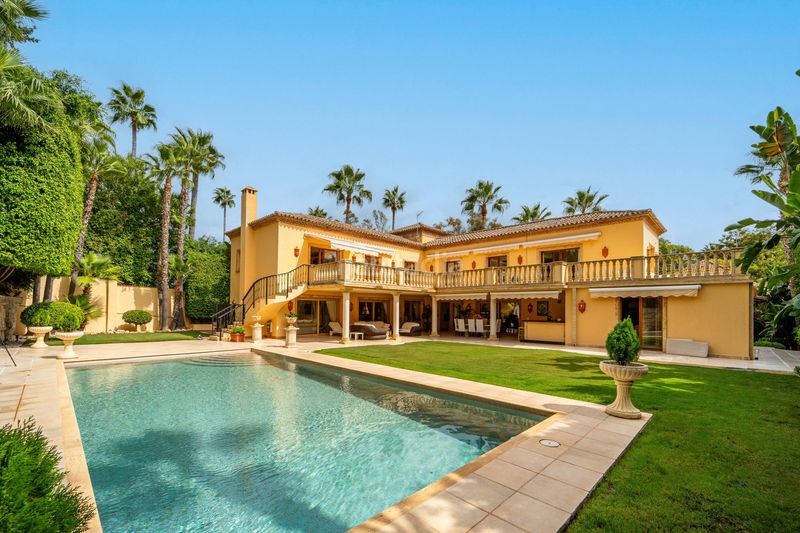 Foto f11be281-f406-4fef-a312-df1e297f7763. Casa amb aparcament piscina a Las Brisas Marbella