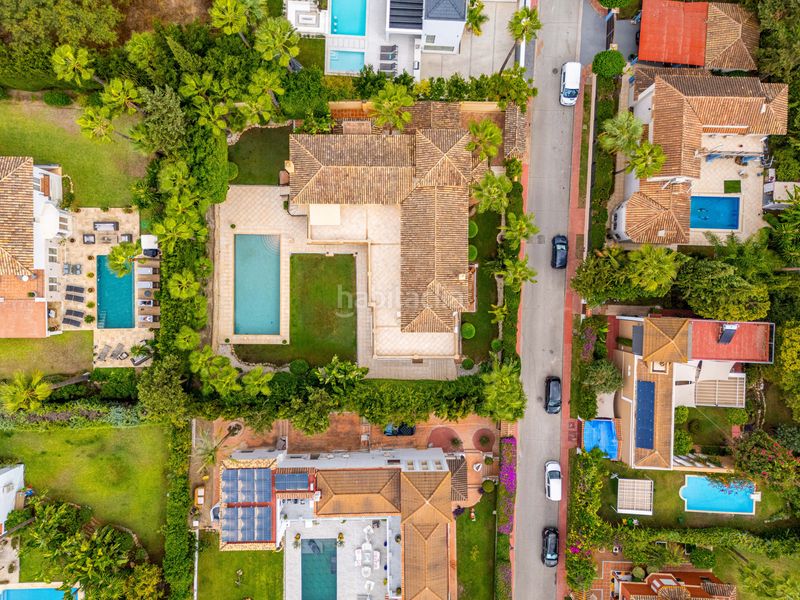 Foto f506b150-b306-435e-ab4c-f222c5eac317. Casa amb aparcament piscina a Las Brisas Marbella