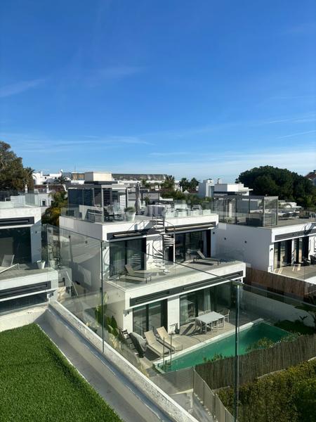 Foto 6788e097-2b8c-4a62-b40e-5bf7aaa2e81d. Location maison avec parking piscine dans Las Lomas de Río Verde Marbella