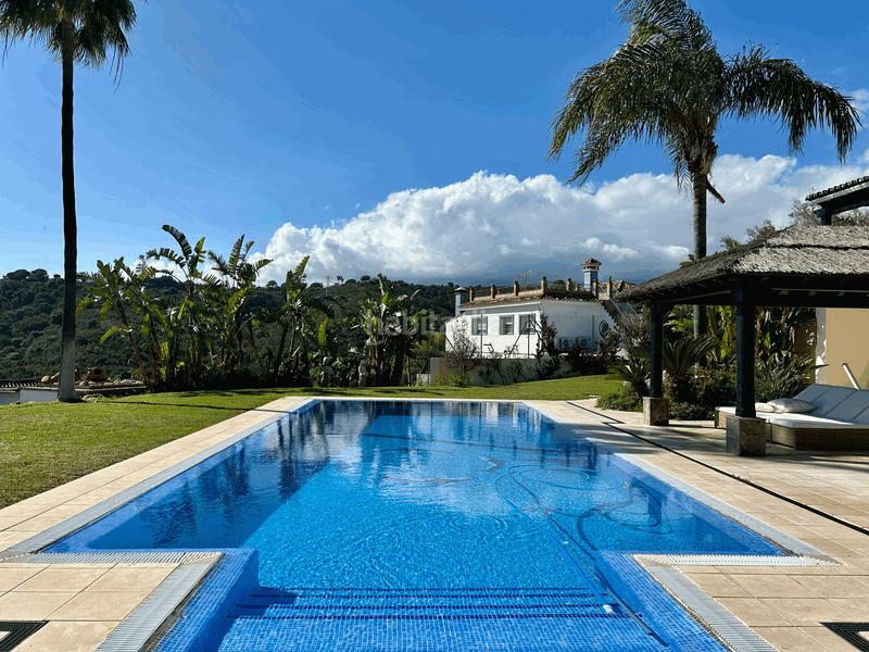 Foto 0bf9f53d-b120-4f71-bce5-26fddef477df. Casa exclusiva villa de lujo con vistas panorámicas al mar en la albertina, en Estepona