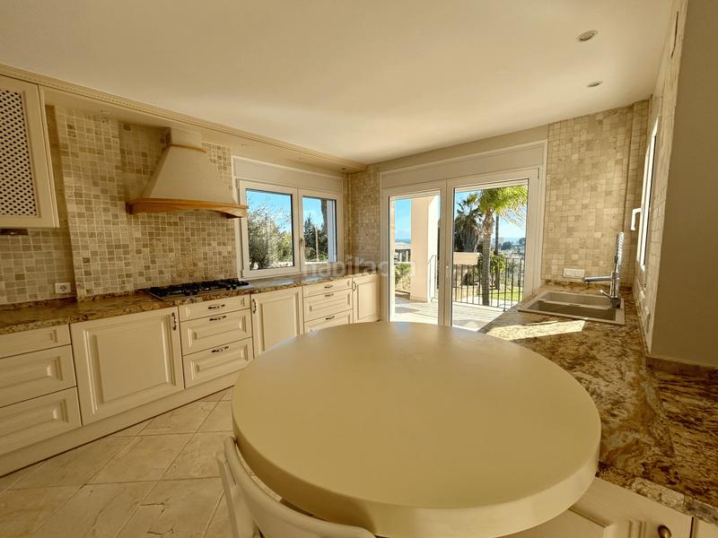 Foto 18f05006-55b0-4da7-8f0b-9e6292c60dee. Casa exclusiva villa de lujo con vistas panorámicas al mar en la albertina, en Estepona