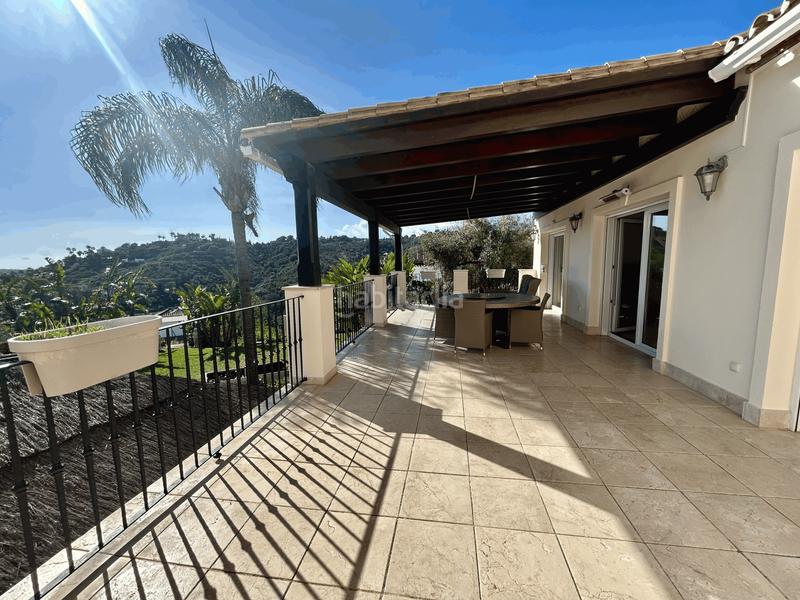 Foto 21102dae-ae2d-46e3-bf77-e07b602a8711. Casa exclusiva villa de lujo con vistas panorámicas al mar en la albertina, en Estepona