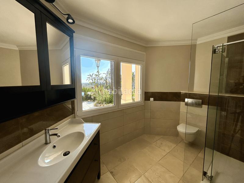 Foto 2623245c-5298-46d5-bb6c-cdba0b1a4aff. Casa exclusiva villa de lujo con vistas panorámicas al mar en la albertina, en Estepona